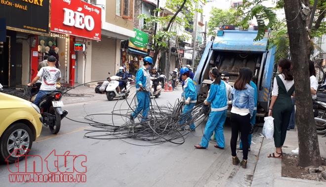 Thanh thải cáp tại phố Đội Cấn, trả lại vẻ phong quang cho tuyến phố ảnh 5
